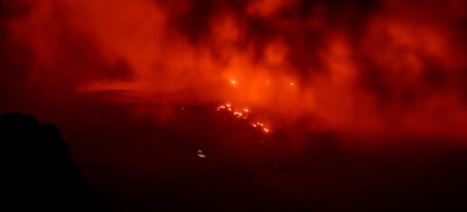 Eruption vue de la route des Laves