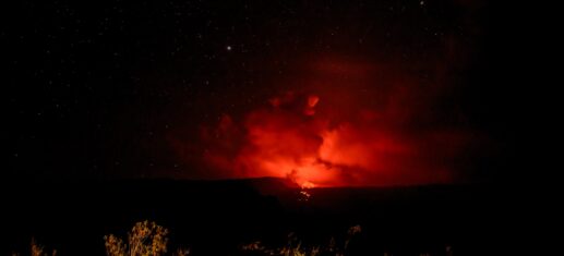 Eruption vue de la route des Laves