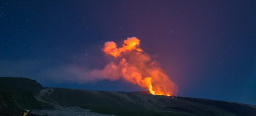 Eruption vue de la route des Laves