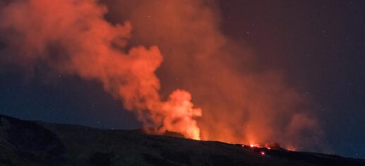Eruption vue de la route des Laves
